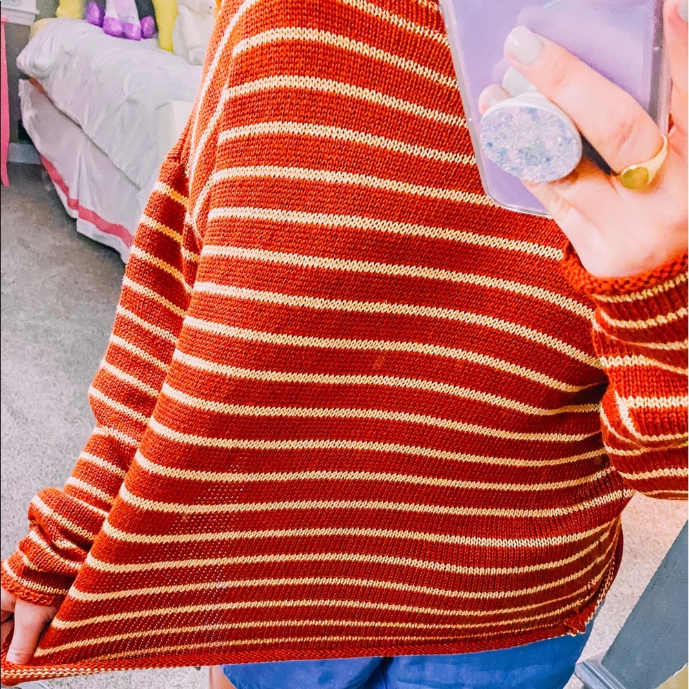 boho sweater with a cutout-back 🌟🌈